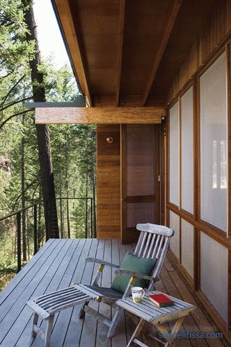 Cottage in a pine forest on a hillside in Montana