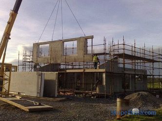 Construction of the house of reinforced concrete panels