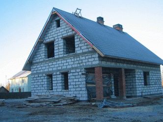 House project 7 by 9 with an attic - the advantages and disadvantages of finished housing