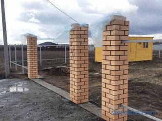Fence of corrugated with brick pillars, the stages of construction and installation