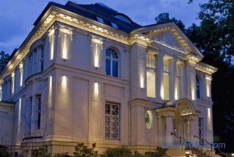 Lighting of facades of private houses, types and possibilities of realization
