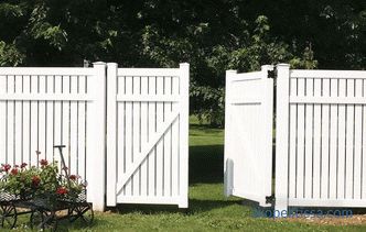 Beautiful fences for private houses: photos and creative ideas