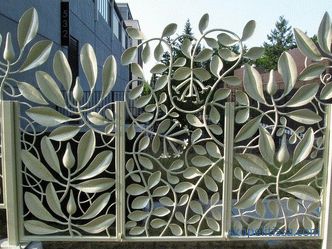 Beautiful fences for private houses: photos and creative ideas