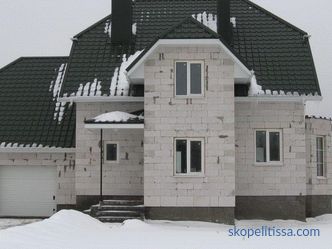 Country houses from foam blocks - turnkey projects, prices for construction in Moscow, photo