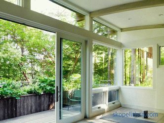 Two mini-cottages as an extension to the house in Mill Valley, California