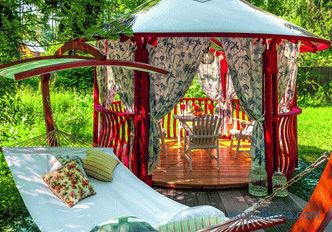 How to paint a gazebo from wood: features of materials and their use