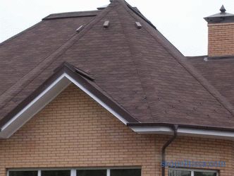 Construction of the roof of a private house: the types and stages of installation