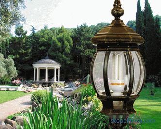 Country lanterns and lampposts, characteristics and subtleties of the choice of pillars for the garden
