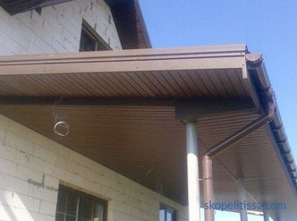 features of the construction of a porch with a roof